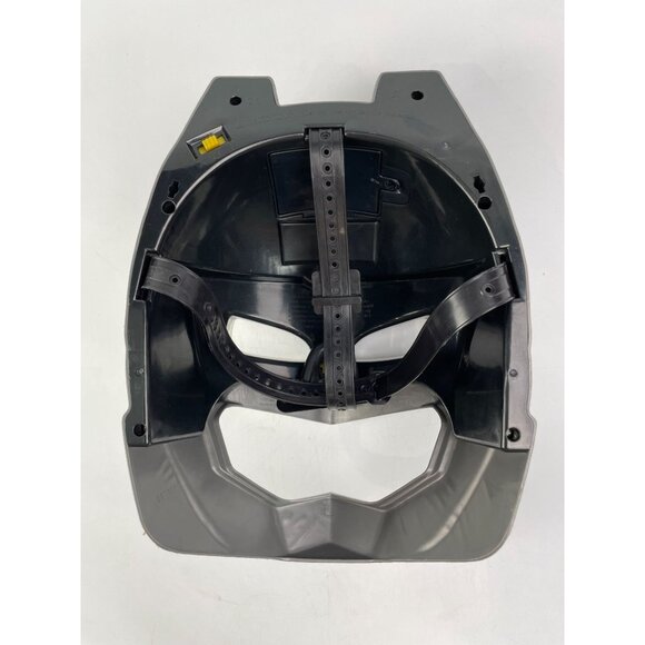 Batman Talking Mask Voice Changer Sounds and Lights - Picture 2 of 5